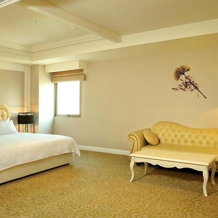 Asia Emperor Hotel Tainan Buitenkant foto